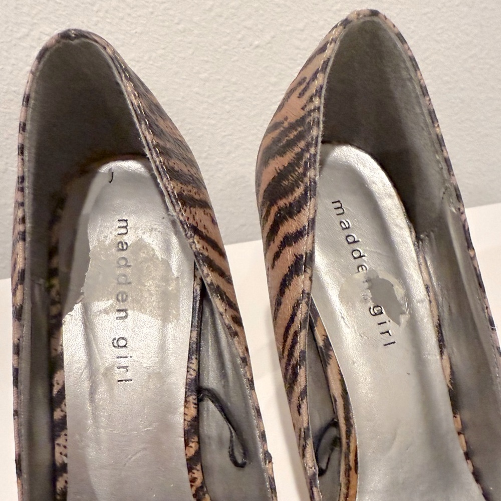 👠 Madden Girl Tiger Print & Burgundy Patent Leather Heels - Picture 10 of 12